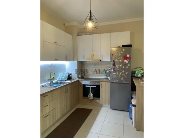 Tirane, shitet apartament 2+1+2 Kati 1, 114 m² 155.000 € (Kinostudio)