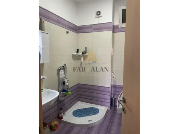 Tirane, shitet apartament 2+1+2 Kati 1, 114 m² 155.000 € (Kinostudio)