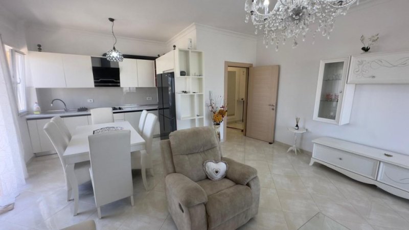 Tirane, jepet me qera apartament 3+1 Kati 2, 220 m² 600 € (Yrshek)