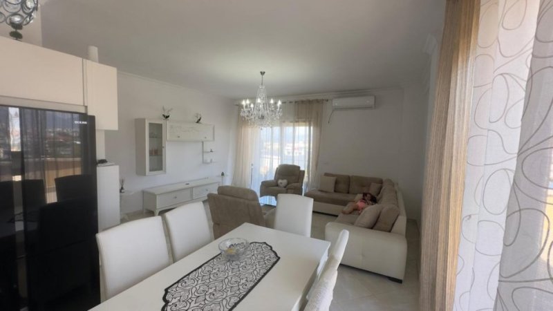 Tirane, jepet me qera apartament 3+1 Kati 2, 220 m² 600 € (Yrshek)