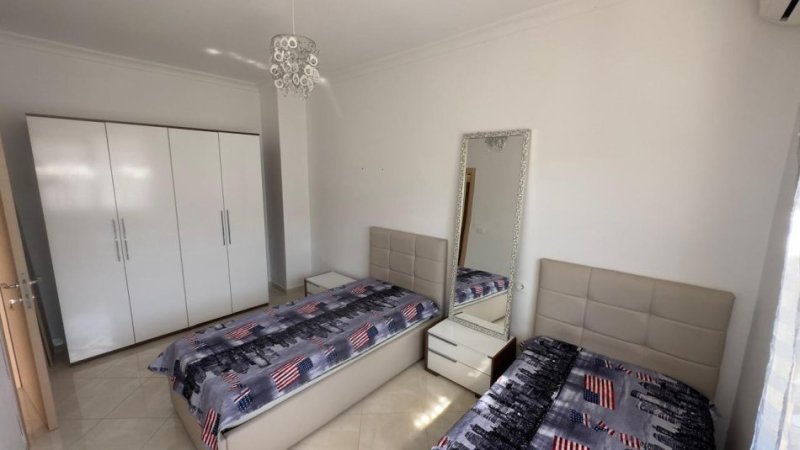 Tirane, jepet me qera apartament 3+1 Kati 2, 220 m² 600 € (Yrshek)