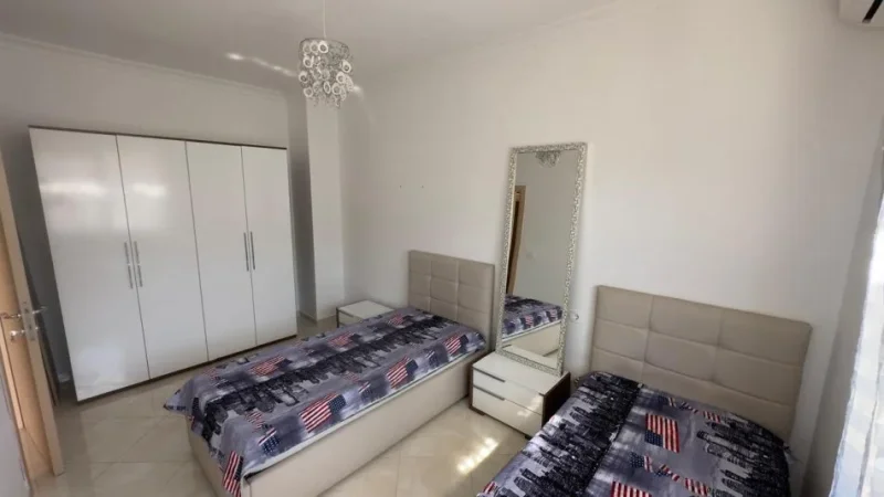 Tirane, jepet me qera apartament 3+1 Kati 2, 220 m² 600 € (Yrshek)