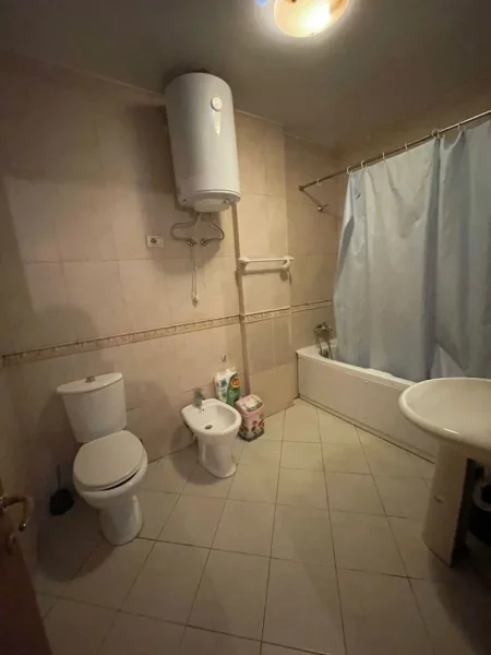 Shqiperi, jepet me qera apartament 2+1+Ballkon Kati 2, 112 m² 700 € (DON BOSKO)