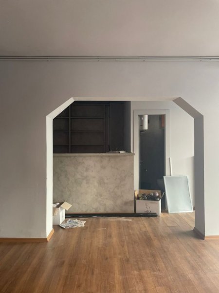 Tirane, jepet me qera ambjent biznesi Kati 0, 65 m² 1.000 € (SHESHI WILLSON)