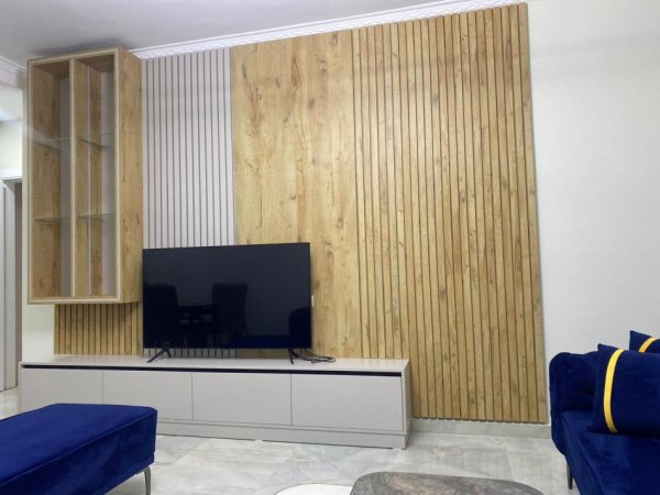 Tirane, jepet me qera apartament 2+1 Kati 5, 111 m² 500 € (fresku)