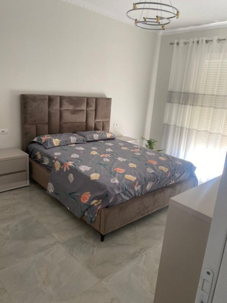 Tirane, jepet me qera apartament 2+1 Kati 5, 111 m² 500 € (fresku)