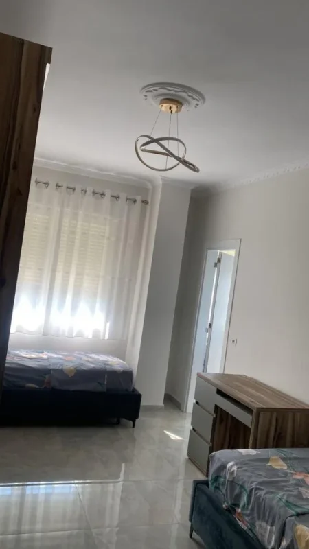 Tirane, jepet me qera apartament 2+1 Kati 5, 111 m² 500 € (fresku)