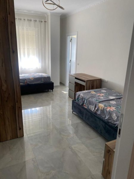 Tirane, jepet me qera apartament 2+1 Kati 5, 111 m² 500 € (fresku)