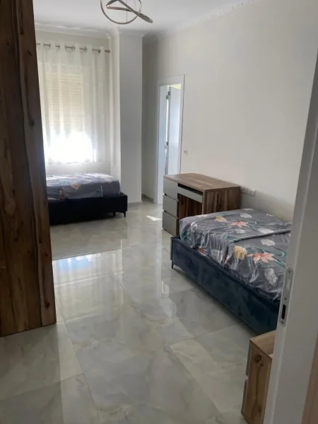 Tirane, jepet me qera apartament 2+1 Kati 5, 111 m² 500 € (fresku)