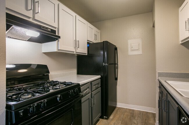 Tirane, jepet me qera apartament 2+1 Kati 5, 100 m² 600 € (KOMUNA E PARISIT)