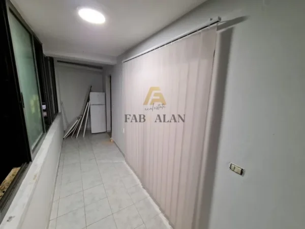 Tirane, jepet me qera ambjent biznesi Kati 1, 120 m² 950 € (Ish Blloku)