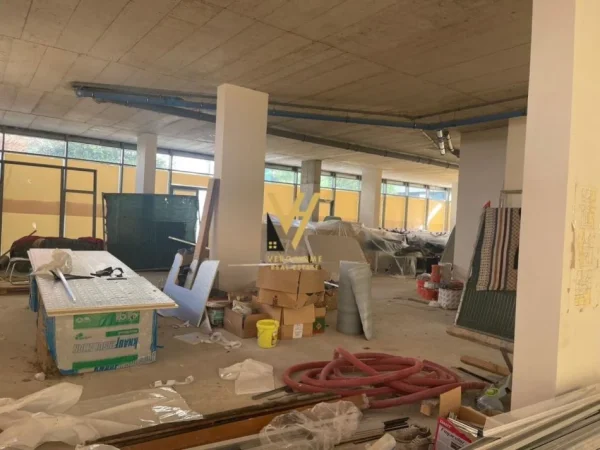 Tirane, shitet dyqan Kati 0, 376 m² 3.384.000 € (RRUGA E ELBASANIT)