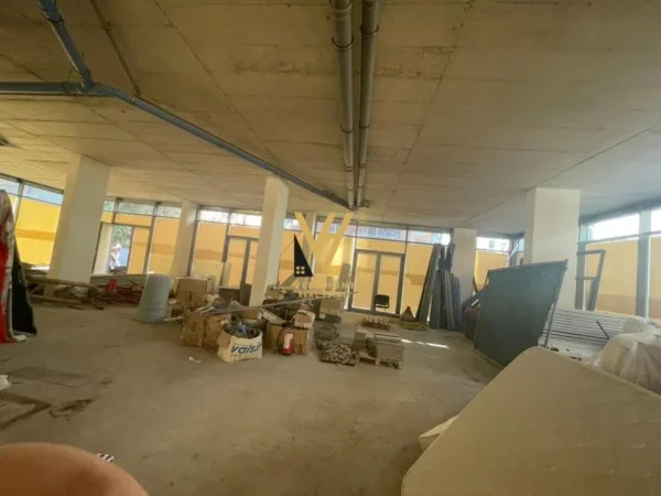 Tirane, shitet dyqan Kati 0, 376 m² 3.384.000 € (RRUGA E ELBASANIT)