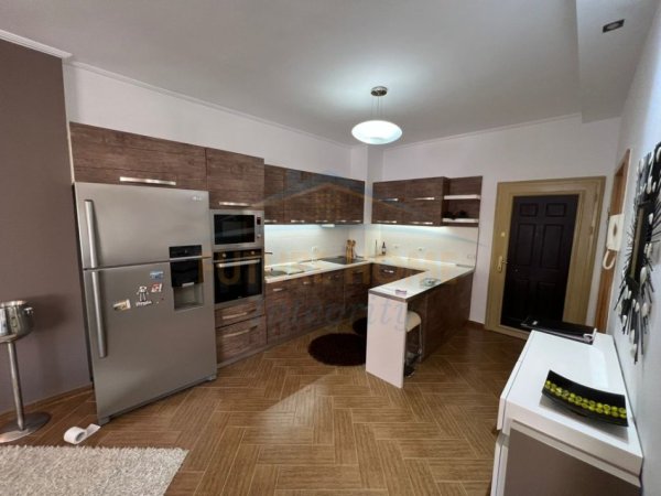 Tirane, jepet me qera apartament 2+1 Kati 4, 95 m² 650 € (LIQENI I THATE TIRANE)