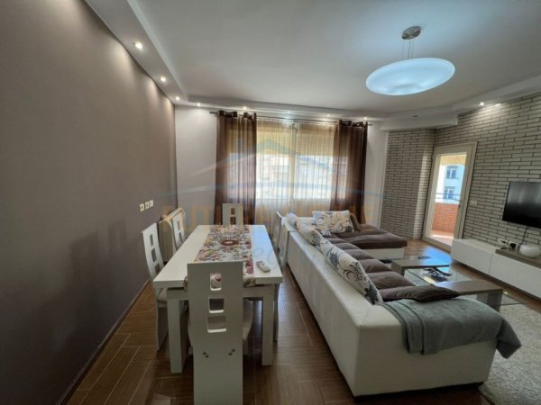 Tirane, jepet me qera apartament 2+1 Kati 4, 95 m² 650 € (LIQENI I THATE TIRANE)