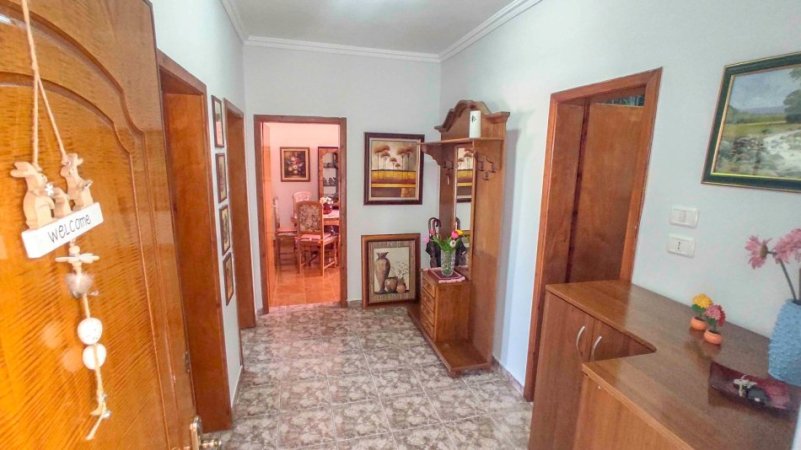 Tirane, jepet me qera apartament 2+1 Kati 4, 78 m² 650 € (Pazari i ri)