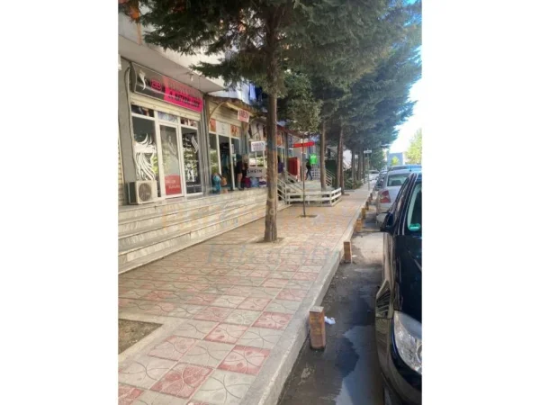 Tirane, shitet dyqan Kati 0, 35 m² 110.000 € (UNAZA E RE ASTIR)