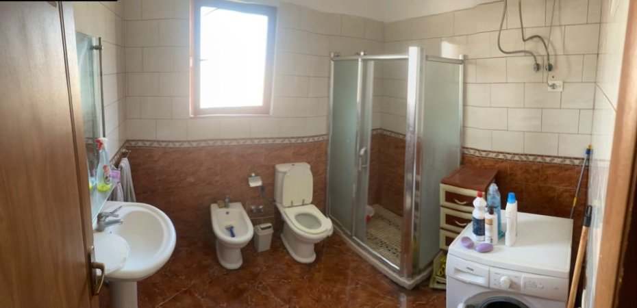 Tirane, jepet me qera apartament 2+1+Ballkon Kati 4, 80 m² 500 € (Midis rruges Jordan misja dhe xhamise ne don bosko)