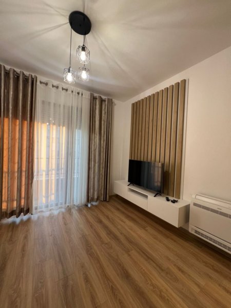 Tirane, jepet me qera apartament 2+1 Kati 7, 90 m² 650 € (Kinostudio)