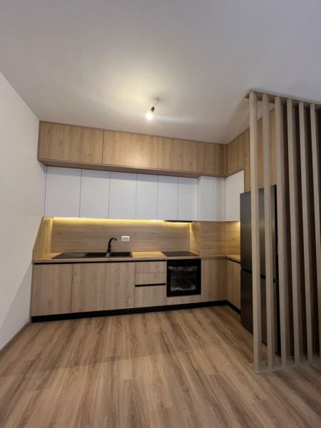 Tirane, jepet me qera apartament 2+1 Kati 7, 90 m² 650 € (Kinostudio)