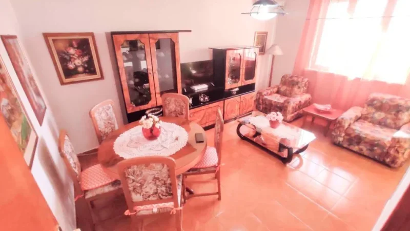 Tirane, jap me qera apartament 2+1+Ballkon Kati 4, 78 m² 650 € (Shkolla e Kuqe)