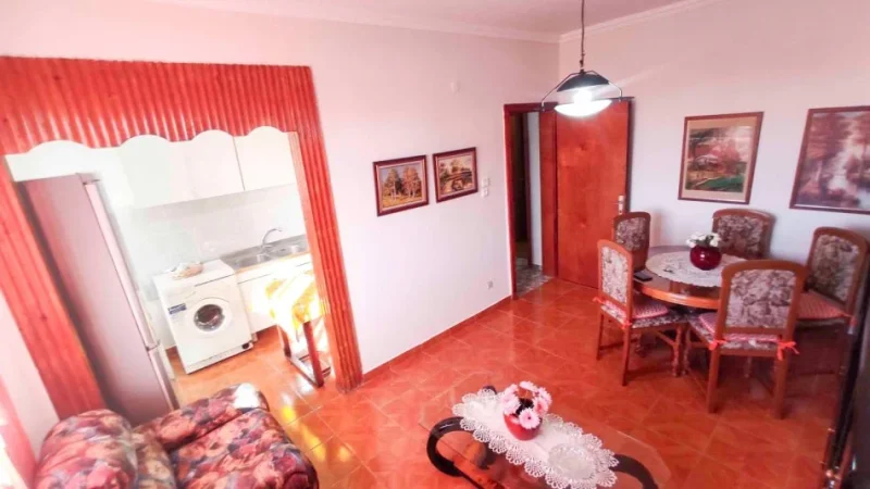 Tirane, jap me qera apartament 2+1+Ballkon Kati 4, 78 m² 650 € (Shkolla e Kuqe)