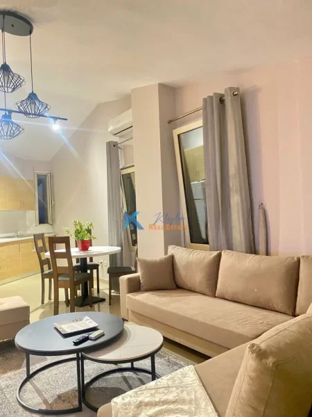 Tirane, jap me qera apartament 2+1+Ballkon Kati 5, 102 m² 750 € (Liqeni i Thate)