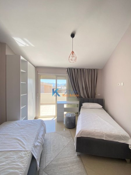 Tirane, jap me qera apartament 2+1+Ballkon Kati 5, 102 m² 750 € (Liqeni i Thate)