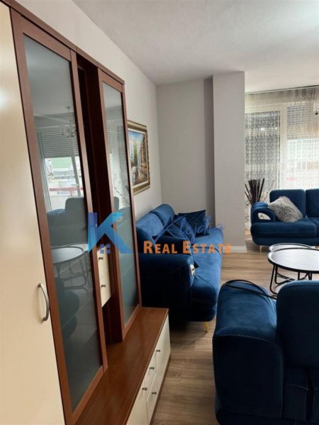 Tirane, jepet me qera apartament 2+1+Ballkon Kati 4, 108 m² 750 € (Kompleksi Colombo, Liqeni i Thate)