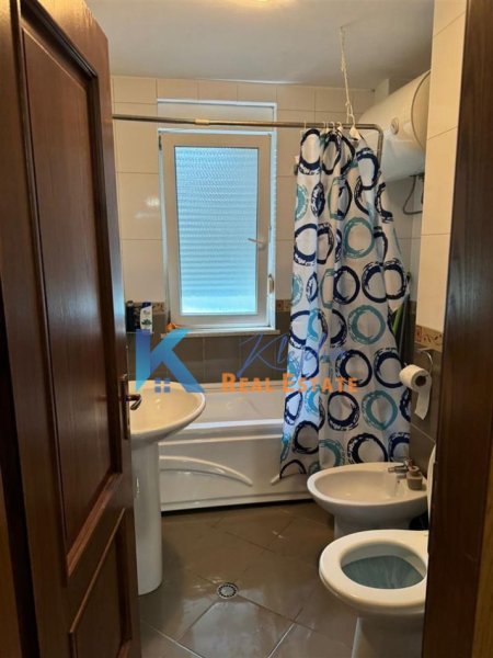 Tirane, jepet me qera apartament 2+1+Ballkon Kati 4, 108 m² 750 € (Kompleksi Colombo, Liqeni i Thate)