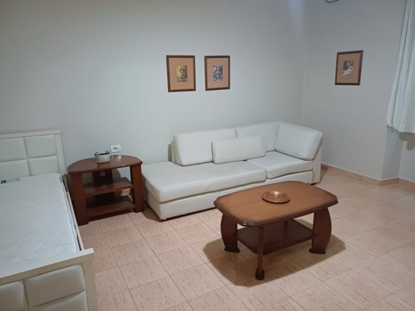 Tirane, jepet me qera apartament 2+1 Kati 2, 84 m² 700 € (Sheshi Willson)
