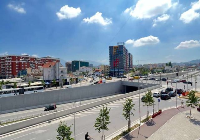 Tirane, jepet me qera zyre Kati 6, 128 m² 920 € (Astir)