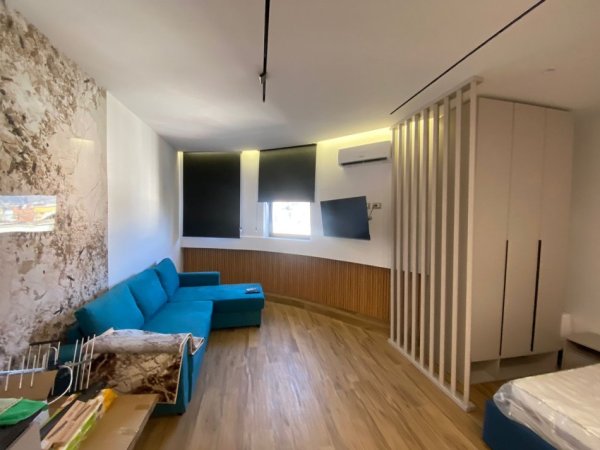 Tirane, jap me qera apartament 1+1 Kati 9, 65 m² 650 € (Rruga e Dibrës)
