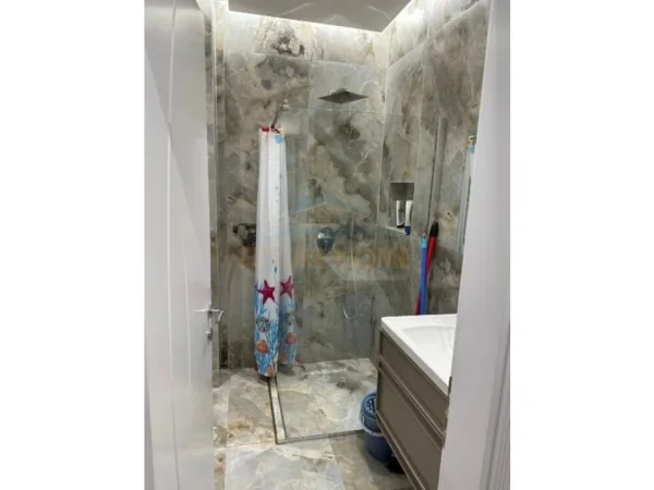 Tirane, jepet me qera apartament 2+1+Aneks+Ballkon Kati 3, 1.100 € (Farke)
