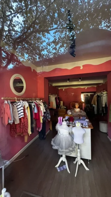 Tirane, jepet me qera ambjent biznesi Kati 0, 55 m² 1.400 € (bllok , kinema agimi)