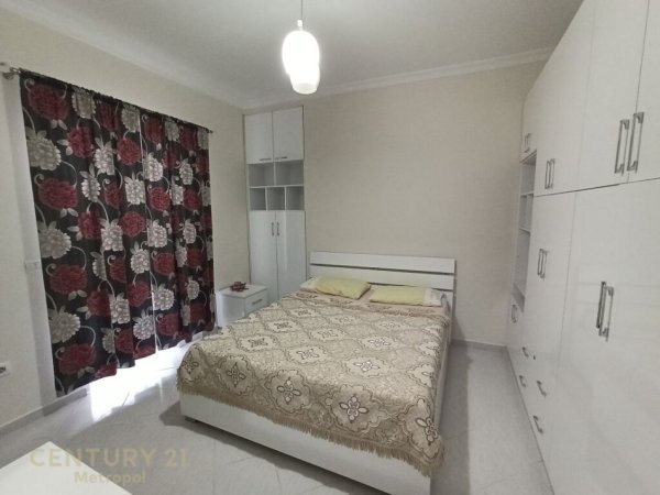 Tirane, jepet me qera apartament 2+1 Kati 8, 82 m² 650 € (ISH BLLOK)