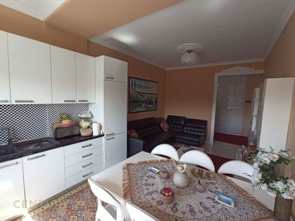 Tirane, jepet me qera apartament 2+1 Kati 8, 82 m² 650 € (ISH BLLOK)