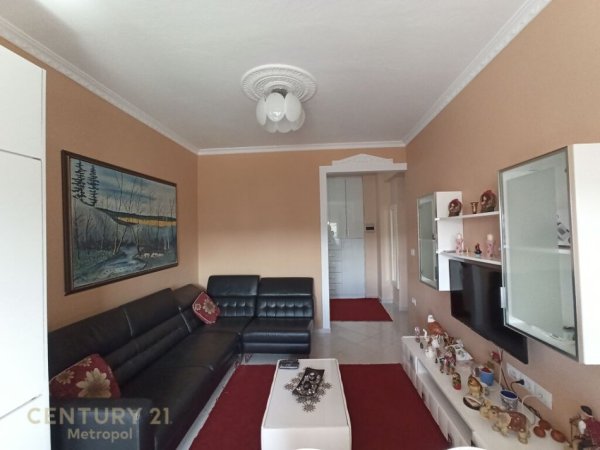 Tirane, jepet me qera apartament 2+1 Kati 8, 82 m² 650 € (ISH BLLOK)