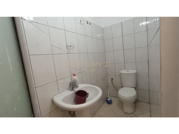 Tirane, shitet apartament 1+1 Kati 0, 45 m² 62.000 € (Pallati me shiigjeta)