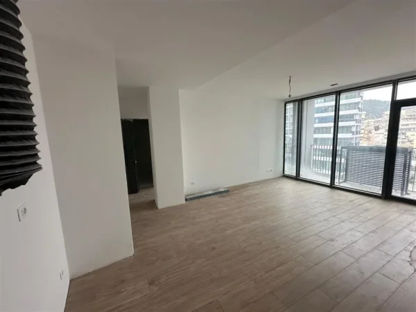 Tirane, jepet me qera apartament 1+1+Ballkon Kati 5, 70 m² 700 € (Lake View)