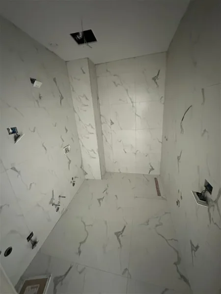 Tirane, jepet me qera apartament 1+1+Ballkon Kati 5, 70 m² 700 € (Lake View)