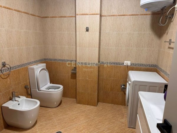 Tirane, jap me qera apartament 2+1+2 , 130 m² 1.100 € (Rruga e Elbasanit)