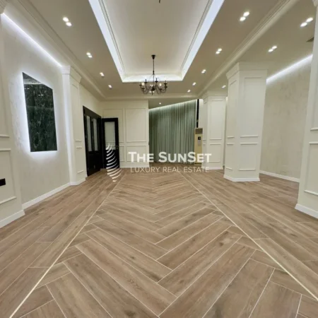 Tirane, Ambient biznesi per shitje  (Fadil Deliu)