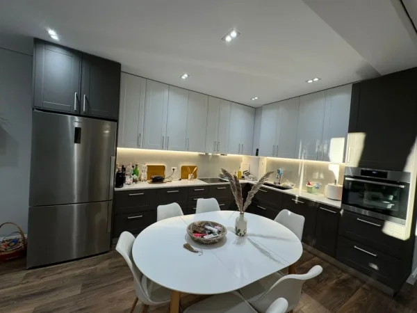 Gjiri Lalezit | Hamallaj, shitet apartament 2+1+Ballkon Kati 0, 100 m² 340.000 € (San Pietro,Gjiri i Lalzit)