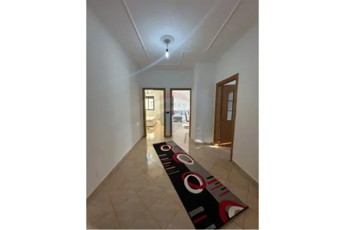 Tirane, jepet me qera apartament 2+1 , 80 m² 550 € (Laprakë,)
