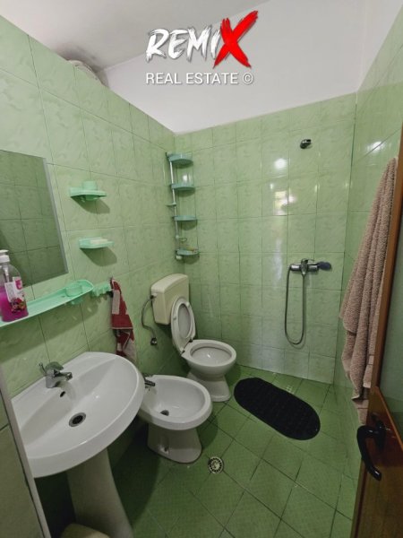 Durres, jepet me qera shtepi 3+1+Aneks+Ballkon Kati 1, 300 m² 450 € 