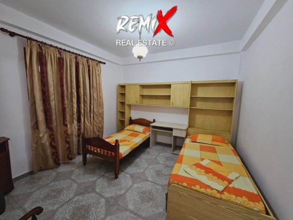 Durres, jepet me qera shtepi 3+1+Aneks+Ballkon Kati 1, 300 m² 450 € 