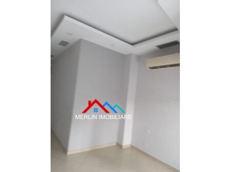 Tirane, shitet ambjent biznesi Kati 1, 45 m² (BULEVARDI BAJRAM CURRI)
