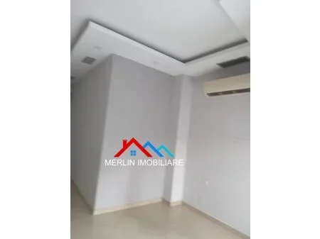 Tirane, shitet ambjent biznesi Kati 1, 45 m²116.000 (BULEVARDI BAJRAM CURRI)