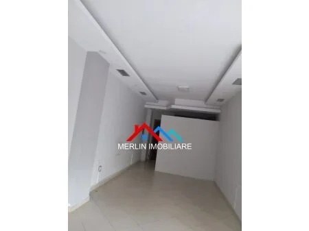 Tirane, shitet ambjent biznesi Kati 1, 45 m²116.000 (BULEVARDI BAJRAM CURRI)
